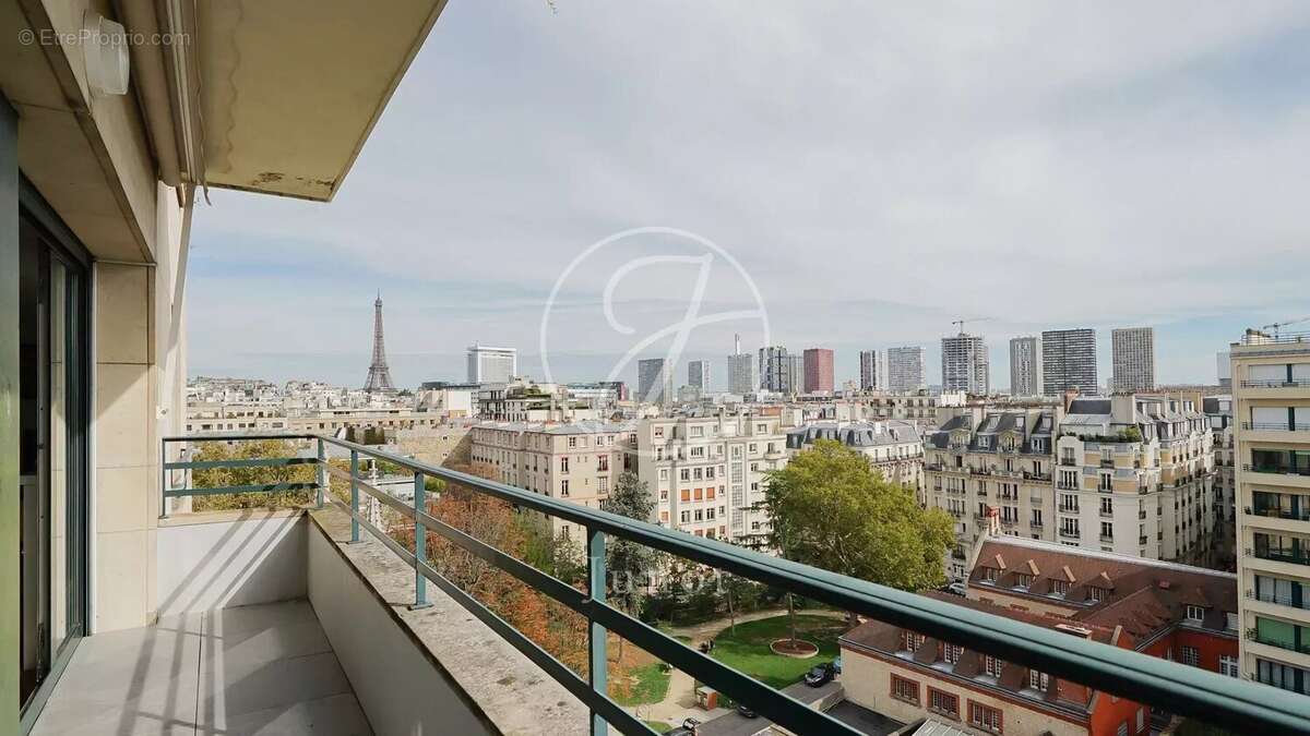 Appartement à PARIS-16E