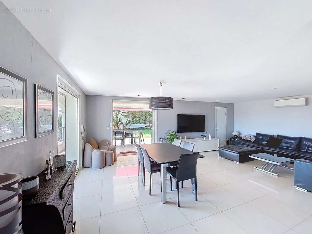 Maison à SAINT-LAURENT-DU-VAR