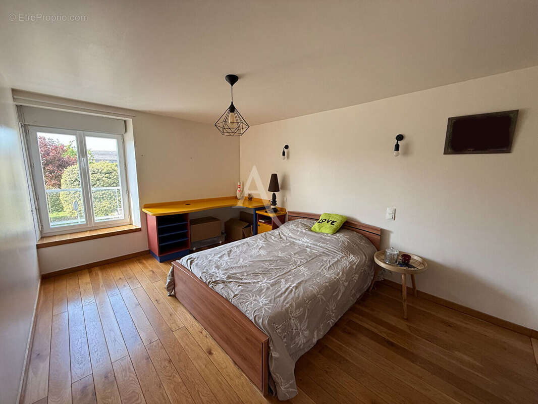 Maison à QUELAINES-SAINT-GAULT