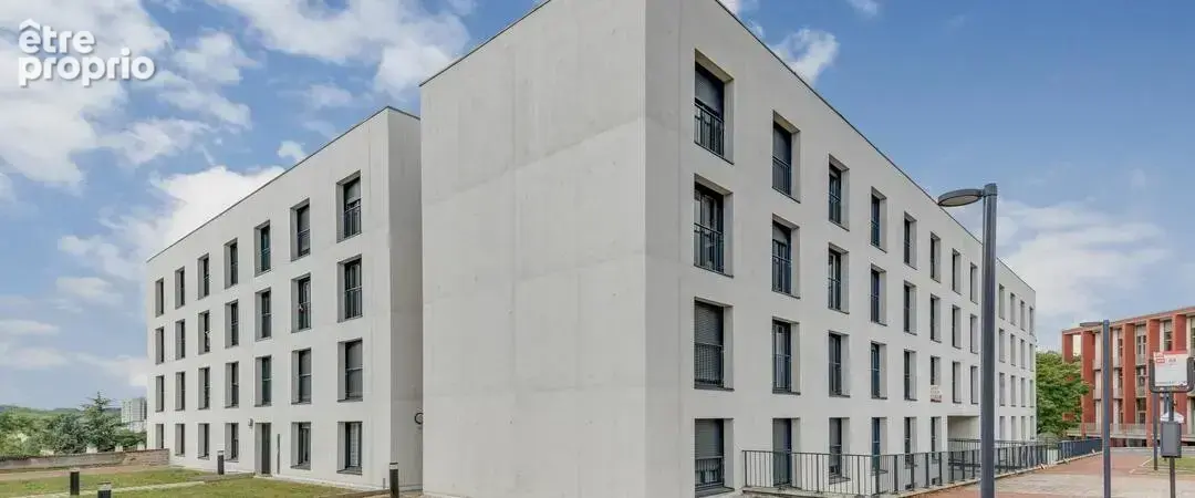 Appartement à PIERRE-BENITE