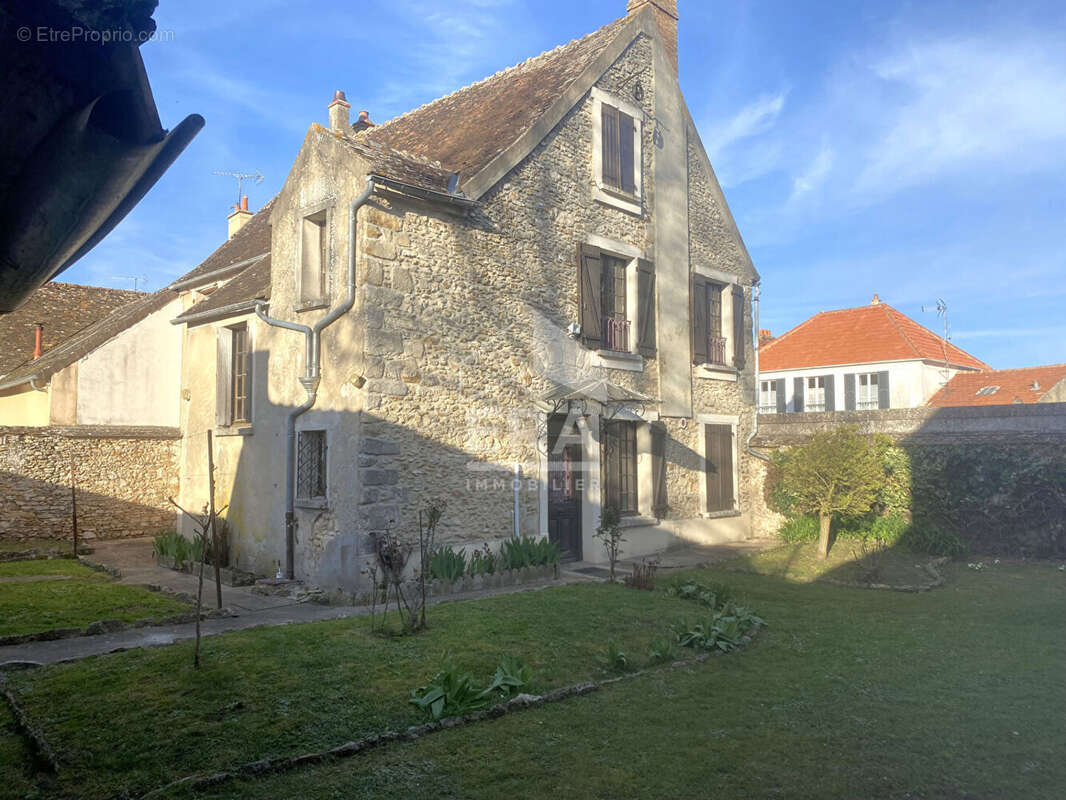 Maison à CHAMPEAUX