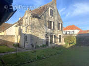 Maison à CHAMPEAUX