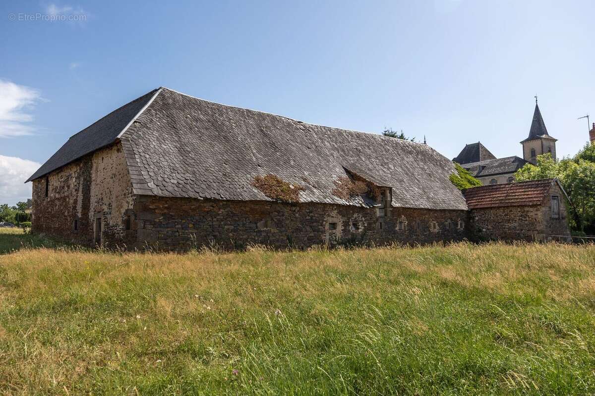 Terrain 1787 m² à Pleaux  - photo 2
