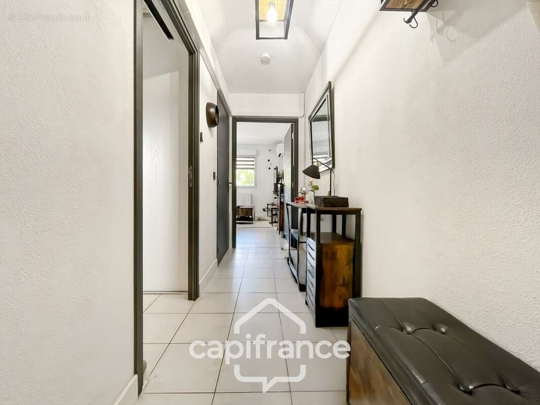 Appartement 40m2 rénové et climatisé, en rez de jardin , une chambre et sa salle de douche, sa terrasse couverte ,, piscine rési - photo 21