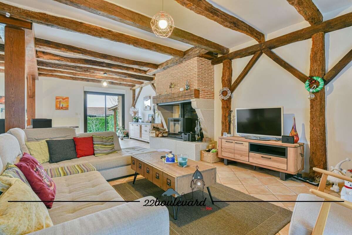 Maison à CONDAT-SUR-VIENNE