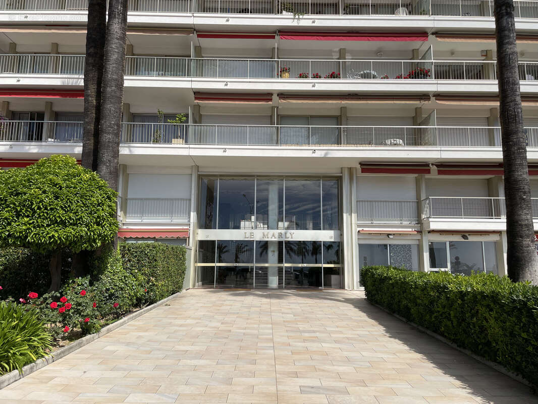 BAISSE DE PRIX ! EXCLUSIVITE T1-Balcon -Menton Garavan en étage élevée dans une résidence de standing- Cave - photo 4
