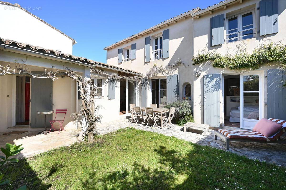 Maison à LES PORTES-EN-RE