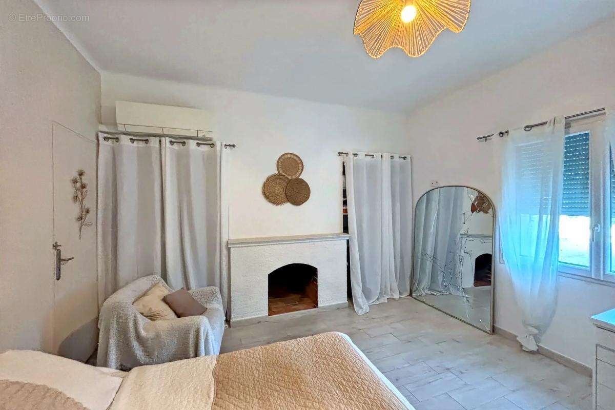Maison 270 m² à Theziers  - photo 12