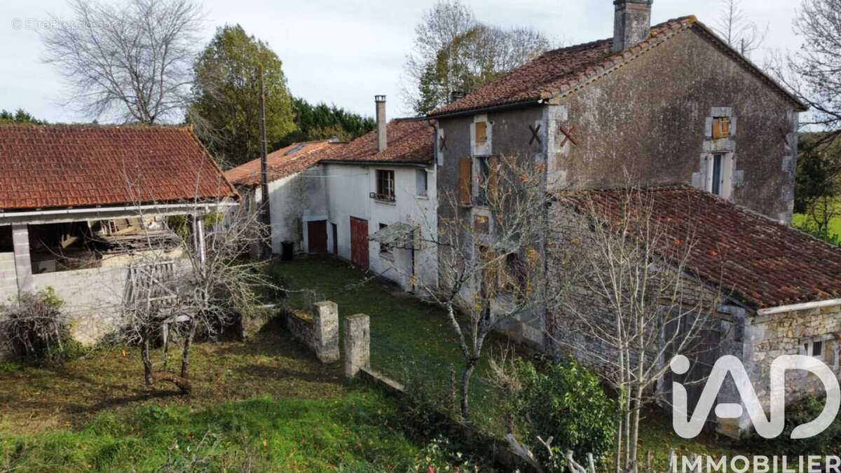 Photo 2 - Maison à FEUILLADE
