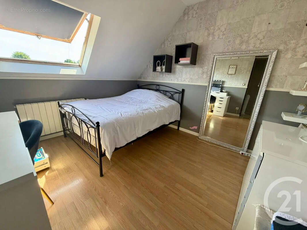 Maison 205 m² à Thieux  - photo 19