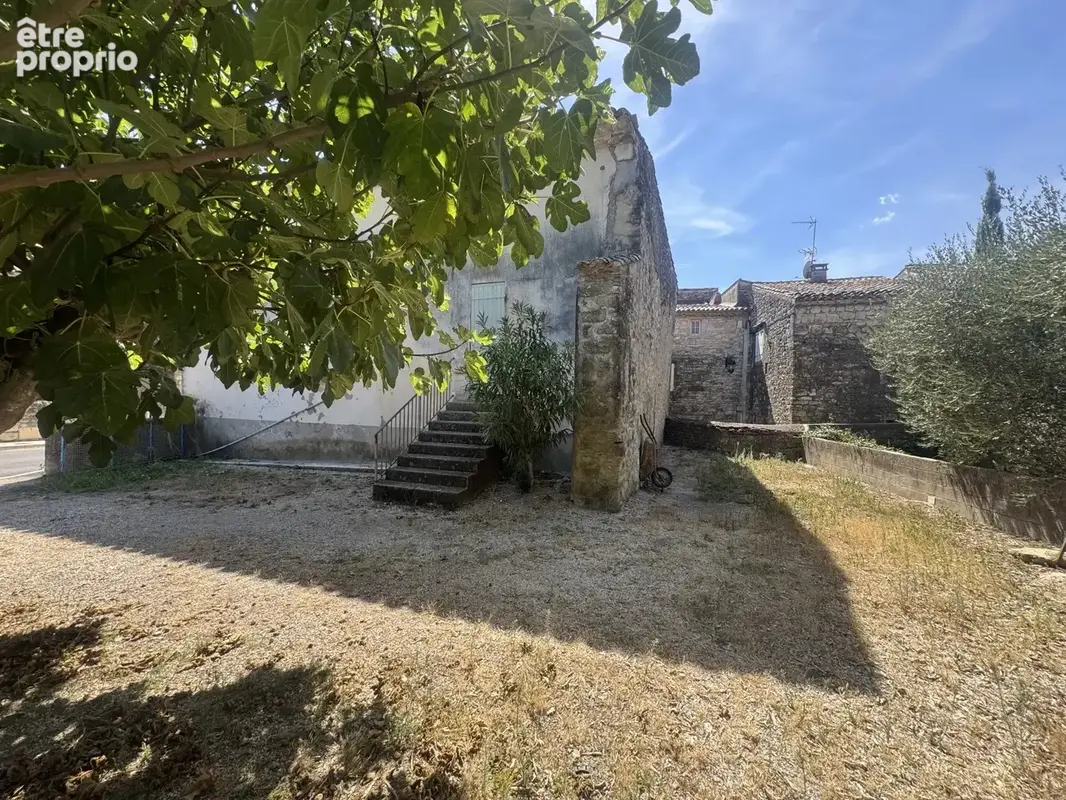 SAINT-DEZERY, maison de village à renover avec cours et caves - photo 2