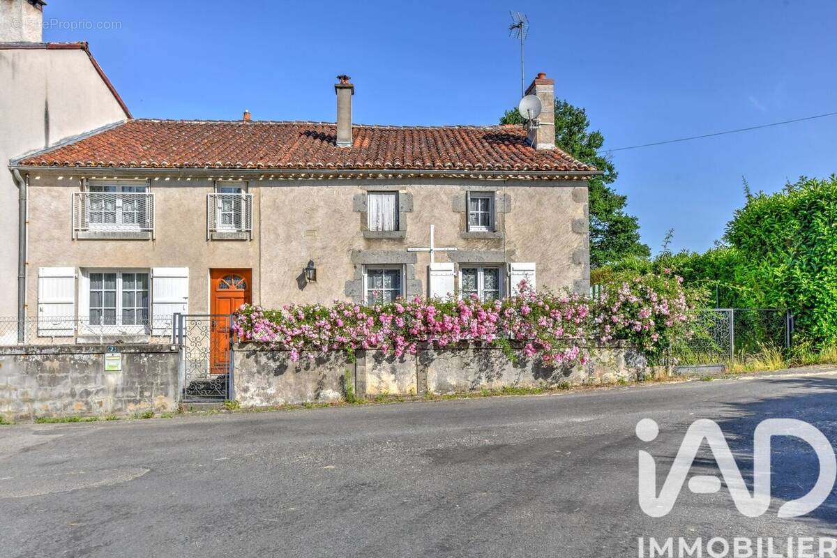 Photo 1 - Maison à BUSSIERE-POITEVINE