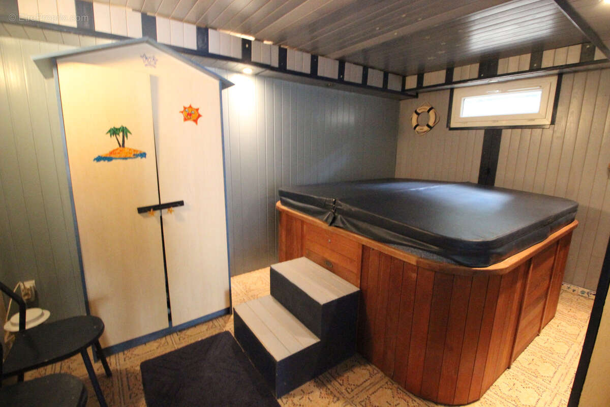 Maison familiale aux beaux volumes   Sous-sol total   Jardin sans vis-à-vis   Espace jacuzzi - photo 4