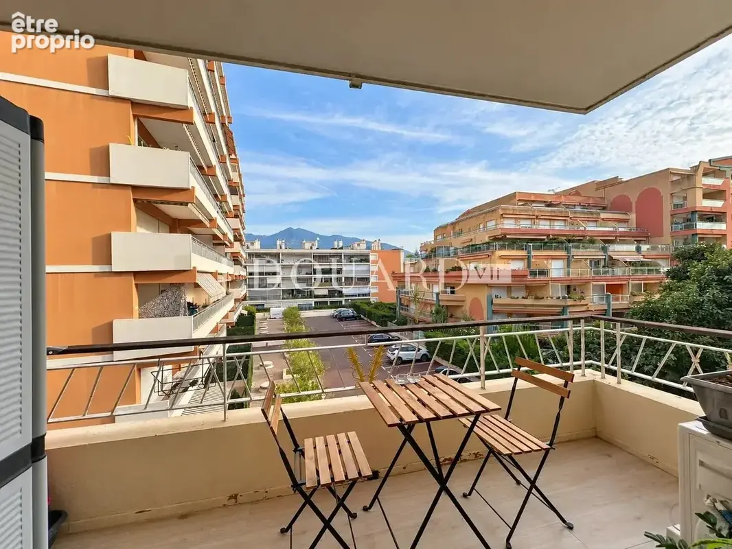 Sur la commune de Roquebrune Cap Martin, en exclusivité petit trois pièces avec balcon et belle vue dégagée - photo 4