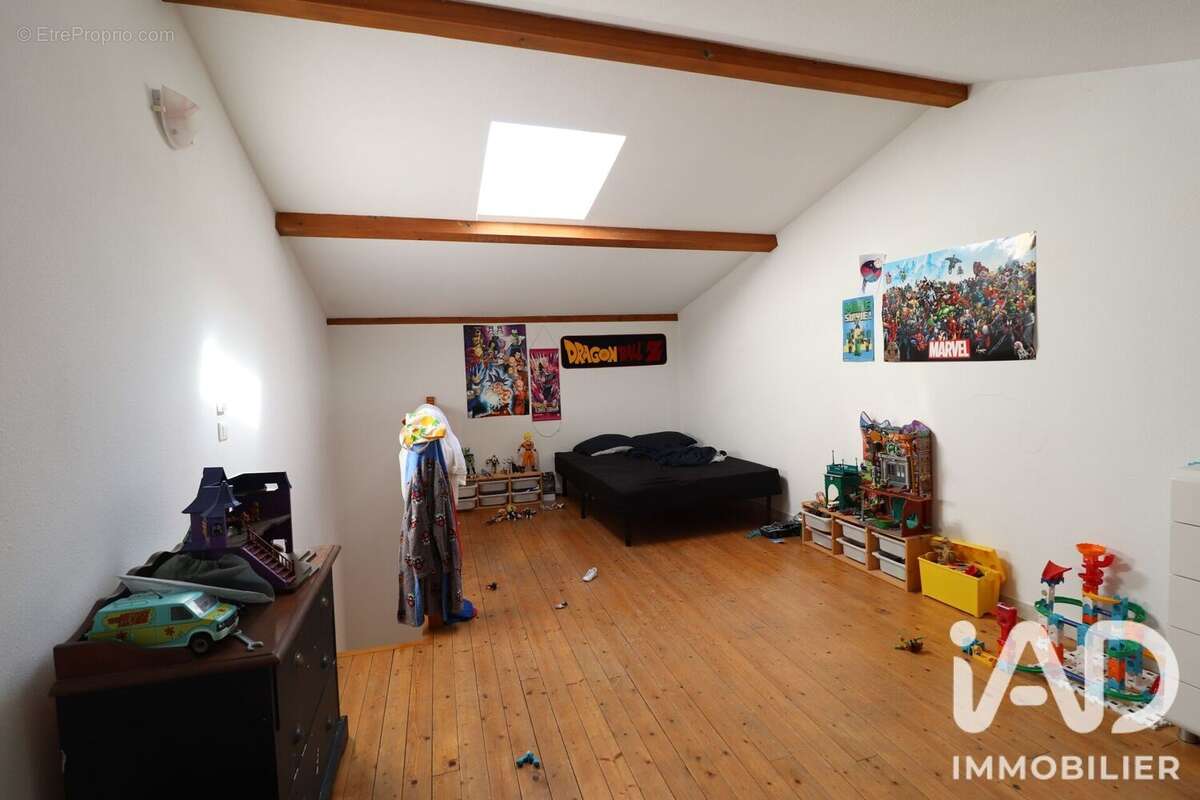 Appartement 220 m² à Pont-Du-Chateau  - photo 8
