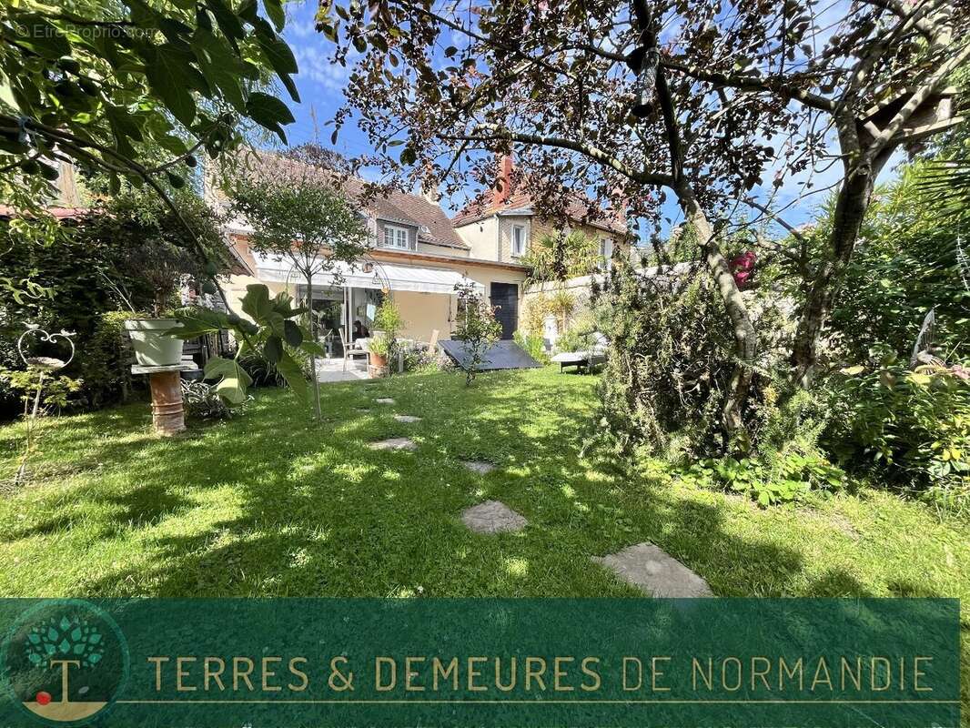 Maison à SAINT-PIERRE-SUR-DIVES