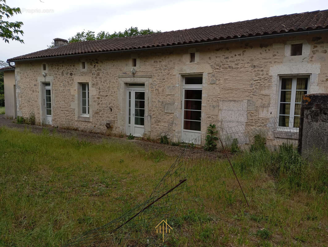 Maison à BROSSAC