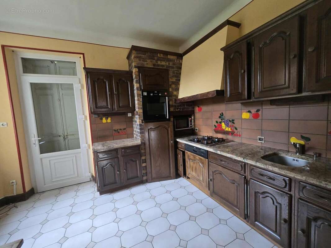 Maison à THIAUCOURT-REGNIEVILLE