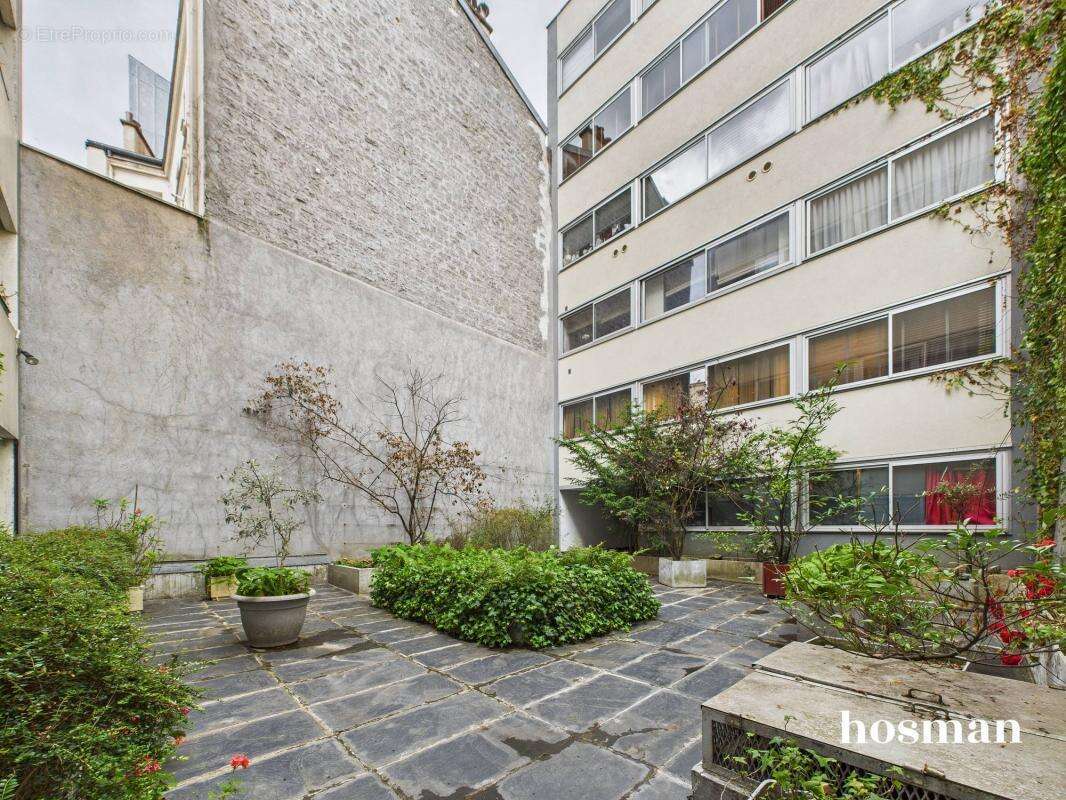 Appartement à PARIS-7E