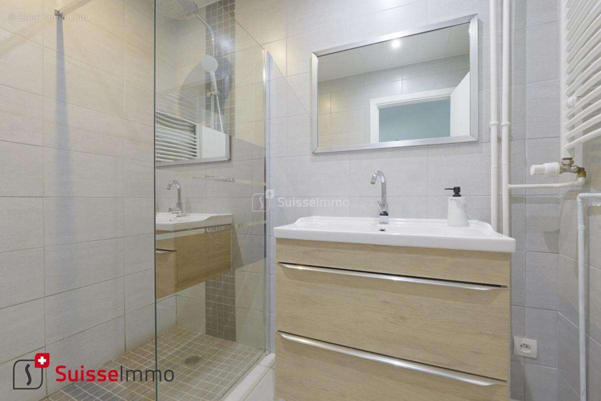 Au coeur d'un parc de 5 hectares, appartement 4 pièces en RDC - photo 5