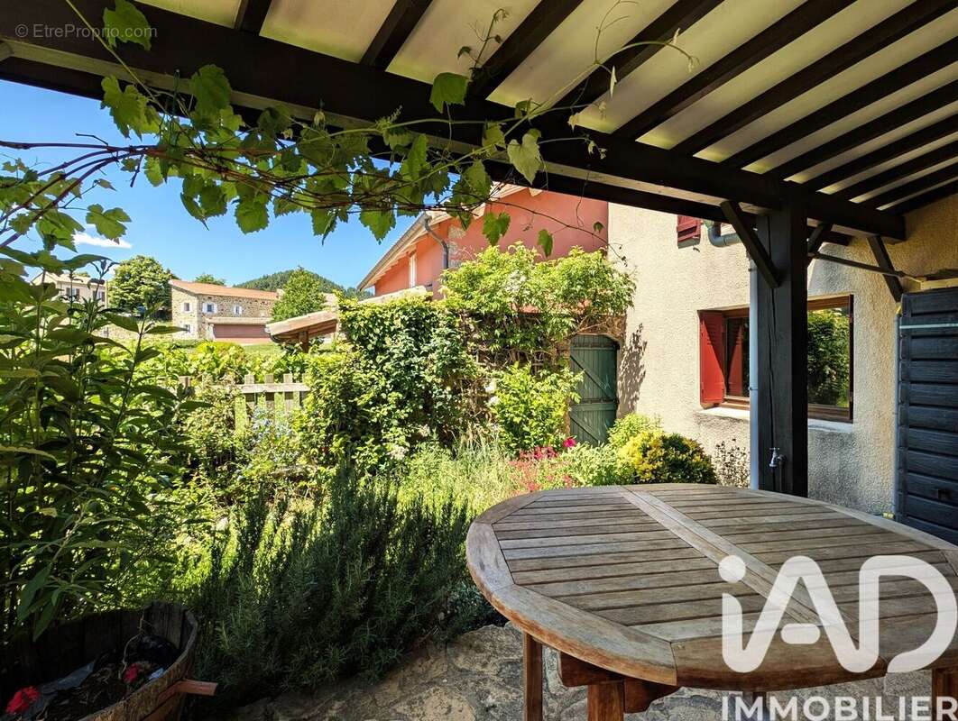 Maison 101 m² à Saint-Barthelemy-Le-Meil  - photo 2