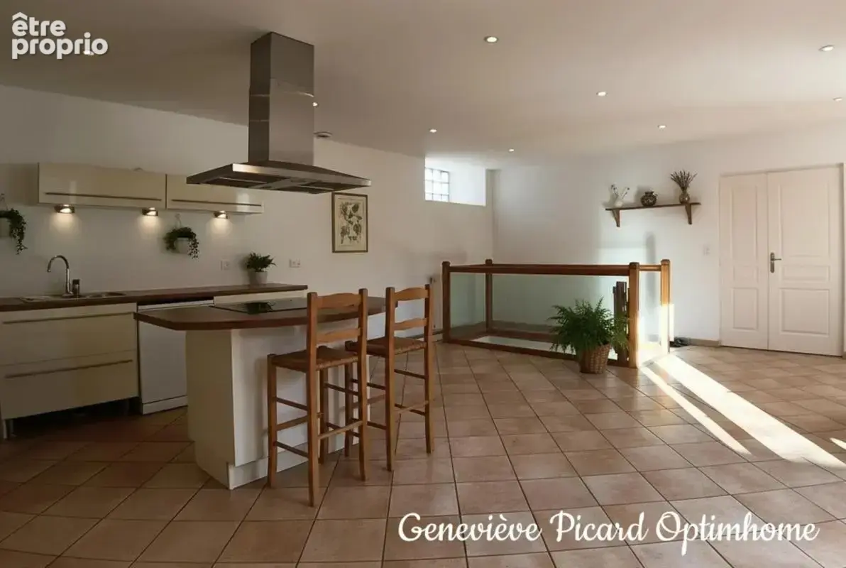 ​Maison de caractère en pierre de 189 m² — 5 chambres, dépendance et cour en cœur de bourg - photo 6