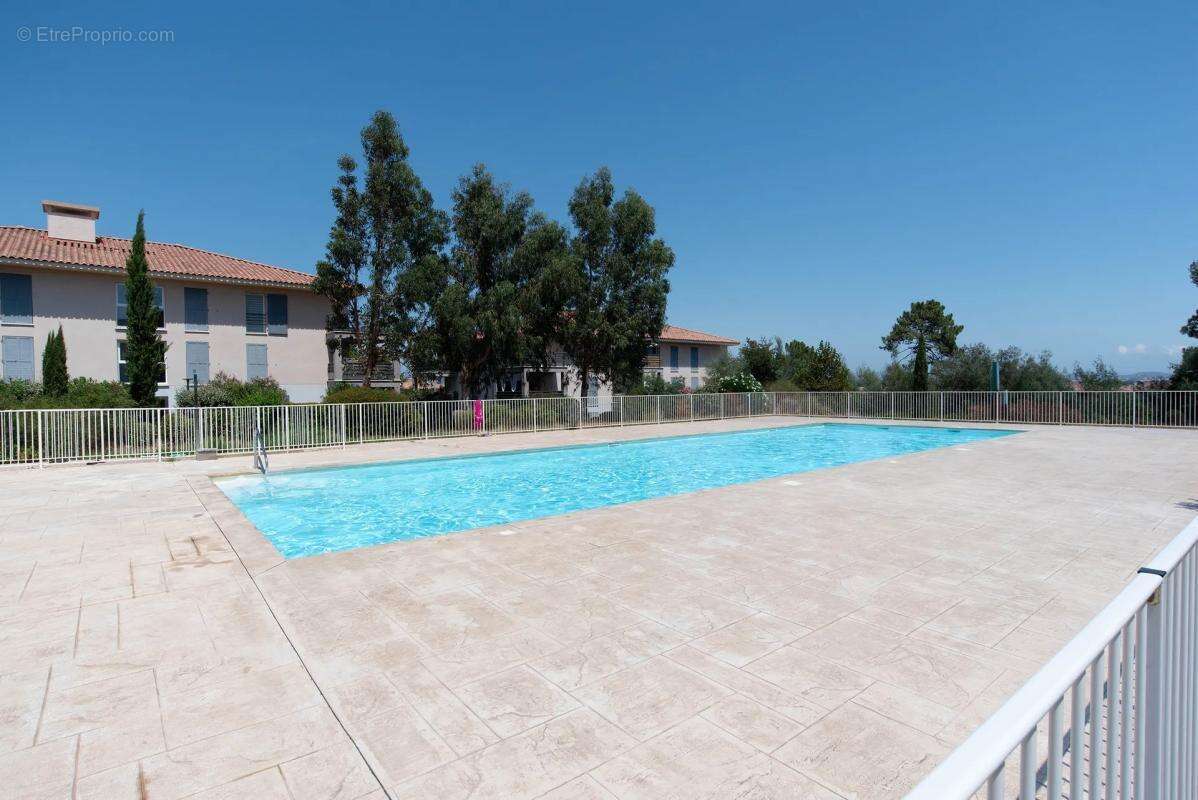 Appartement à ROQUEBRUNE-SUR-ARGENS