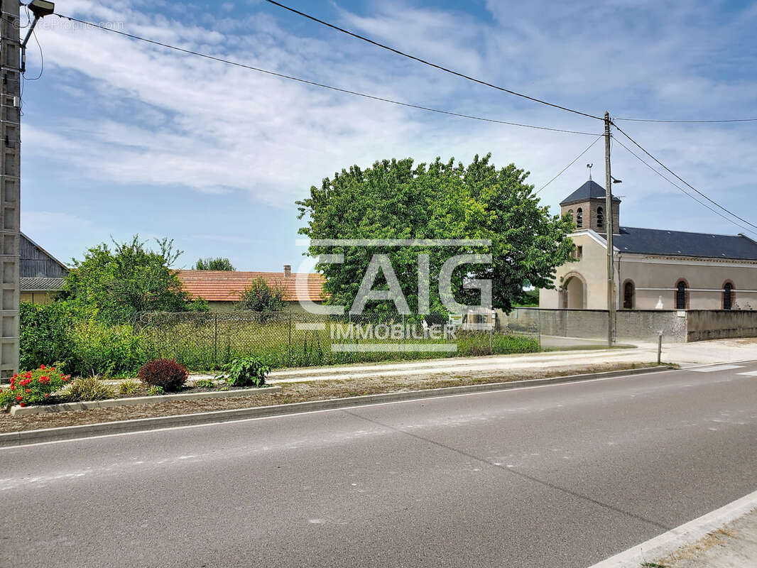 À vendre : Terrain constructible de 754 m2 à Mesgrigny - photo 3