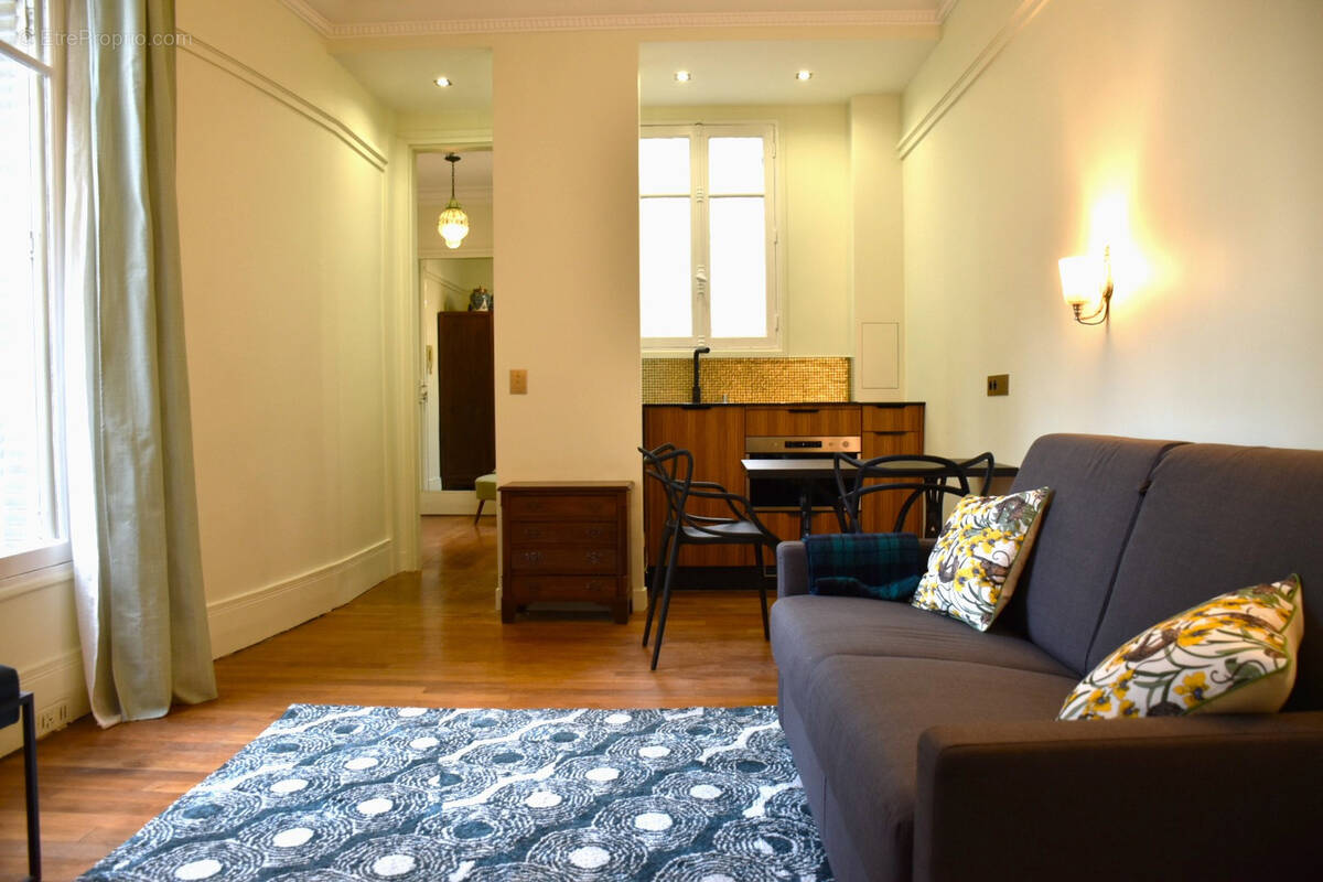 Appartement à PARIS-8E