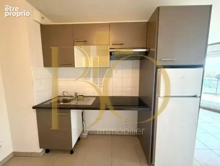Appartement 3 pièces de 66 m² avec terrasse et double stationnement - photo 3