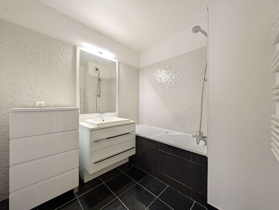 Appartement à LA GARENNE-COLOMBES
