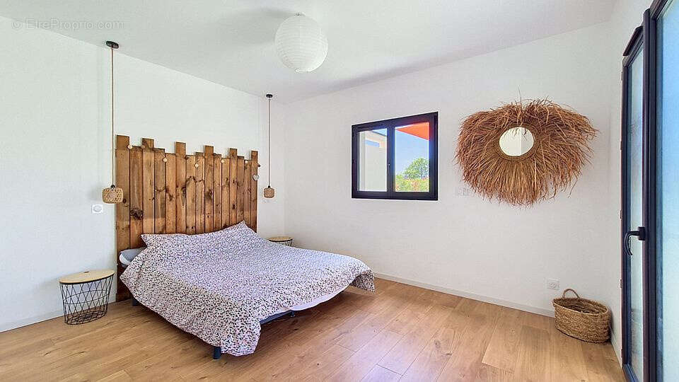 Maison à CLARENSAC