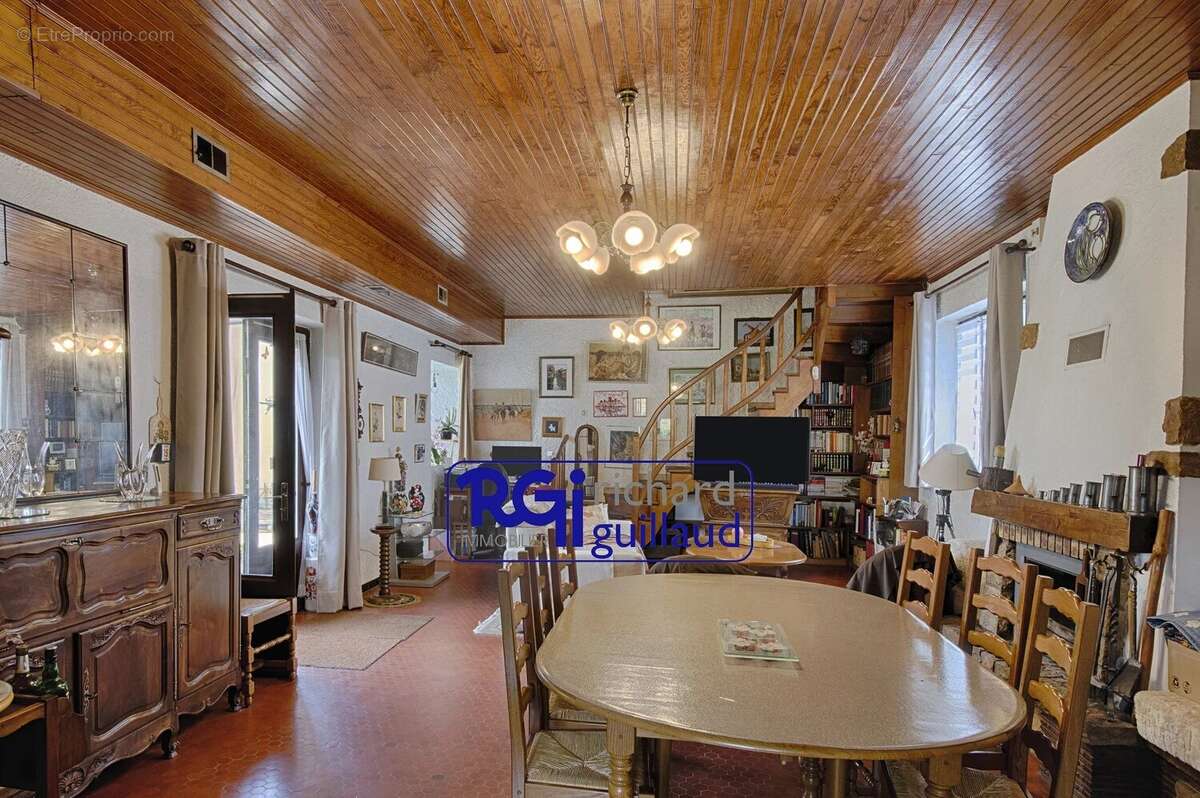Appartement à LA TOUR-DU-PIN