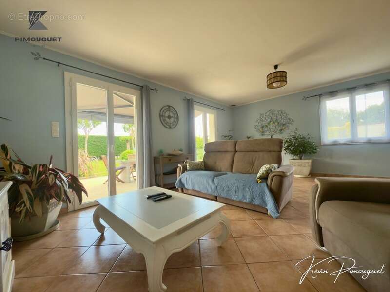 Maison à MOULIETS-ET-VILLEMARTIN