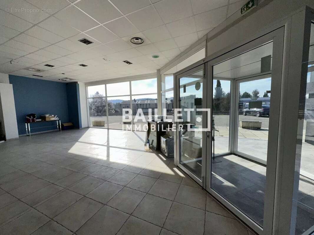 Commerce à TOURRETTES