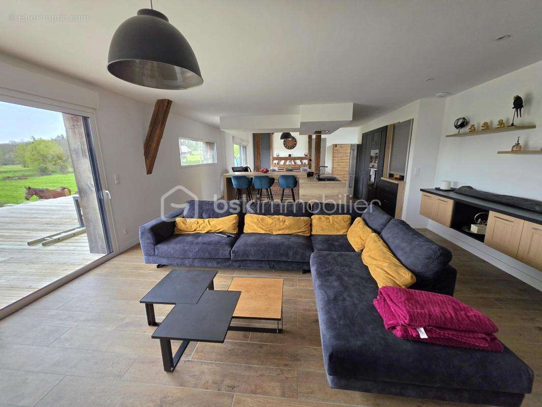 Longère exceptionnelle 330m² rénovée 6 chambres garage terrain 799m² DPE B - photo 4