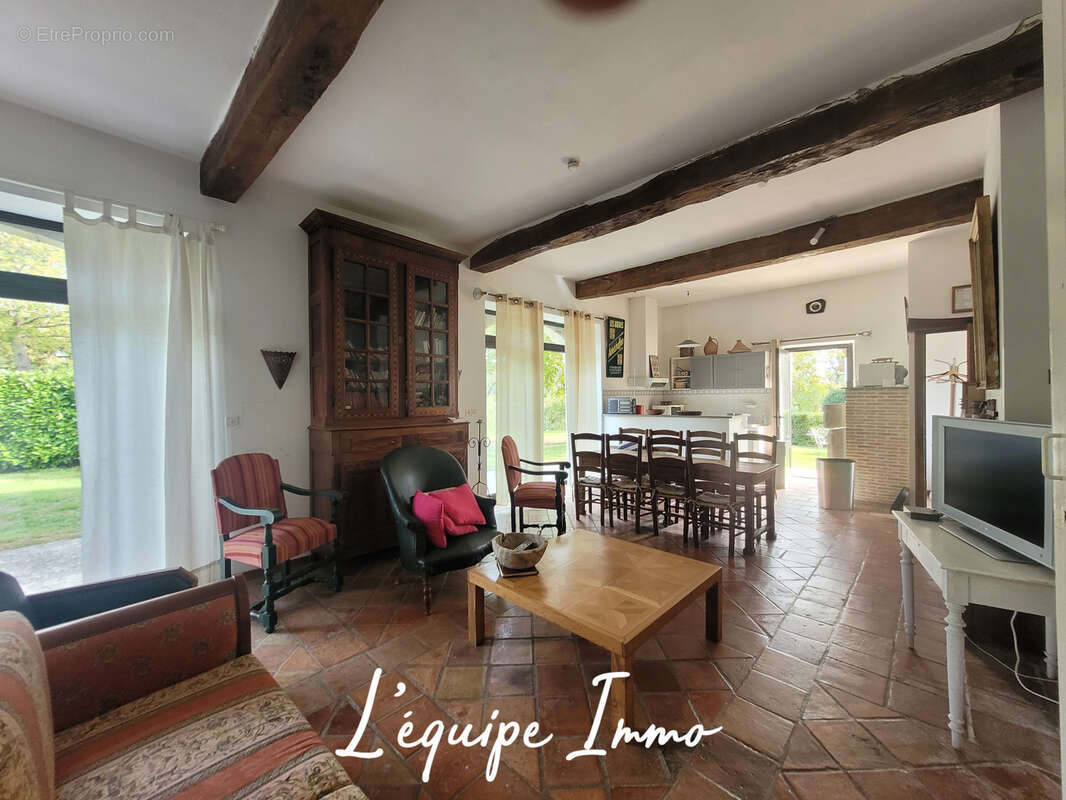 Maison à MAUVEZIN