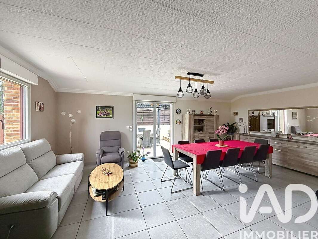 Photo 2 - Maison à SAINT-MEEN-LE-GRAND