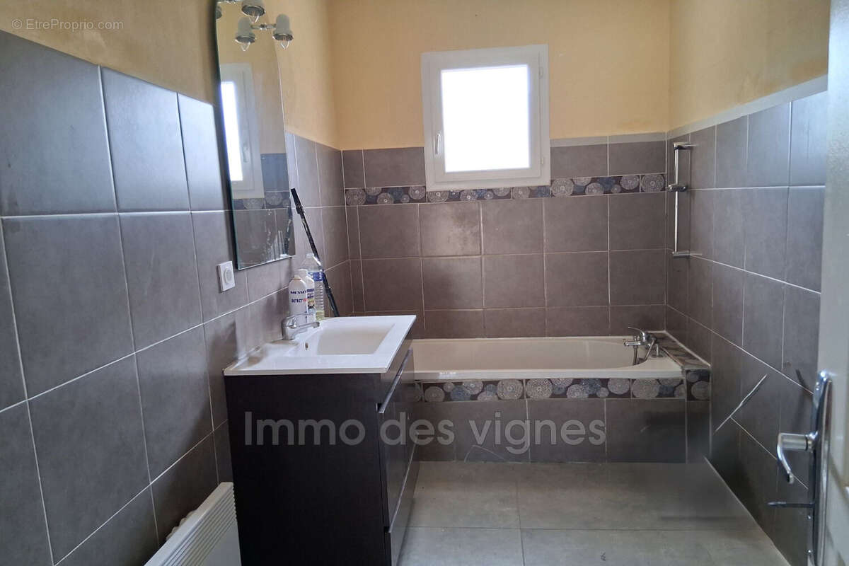 Maison à AMBARES-ET-LAGRAVE