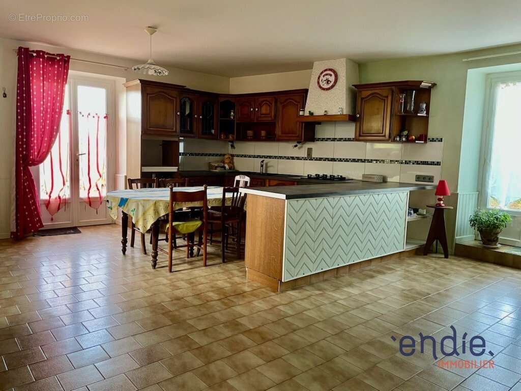 Maison à SAINT-JOUIN-DE-MARNES