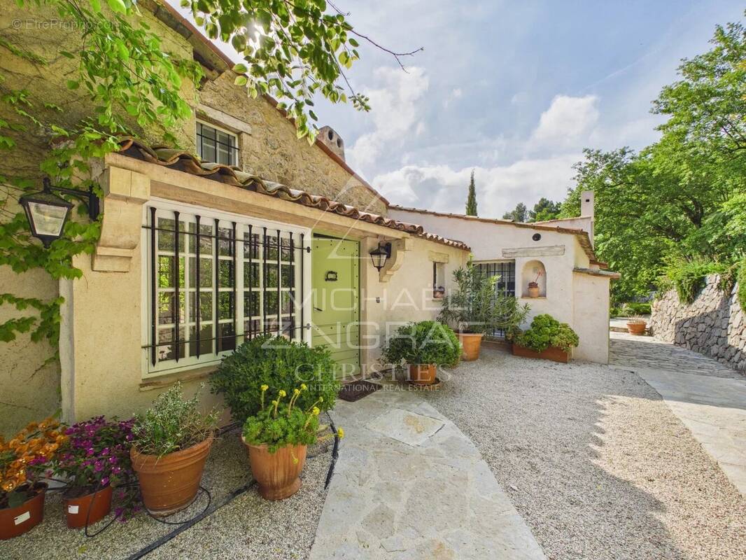 Maison à TOURRETTES-SUR-LOUP