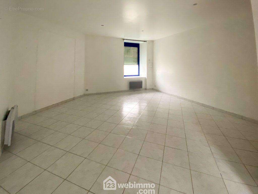 Des chambres spacieuses - Appartement à SAINT-VINCENT-STERLANGES