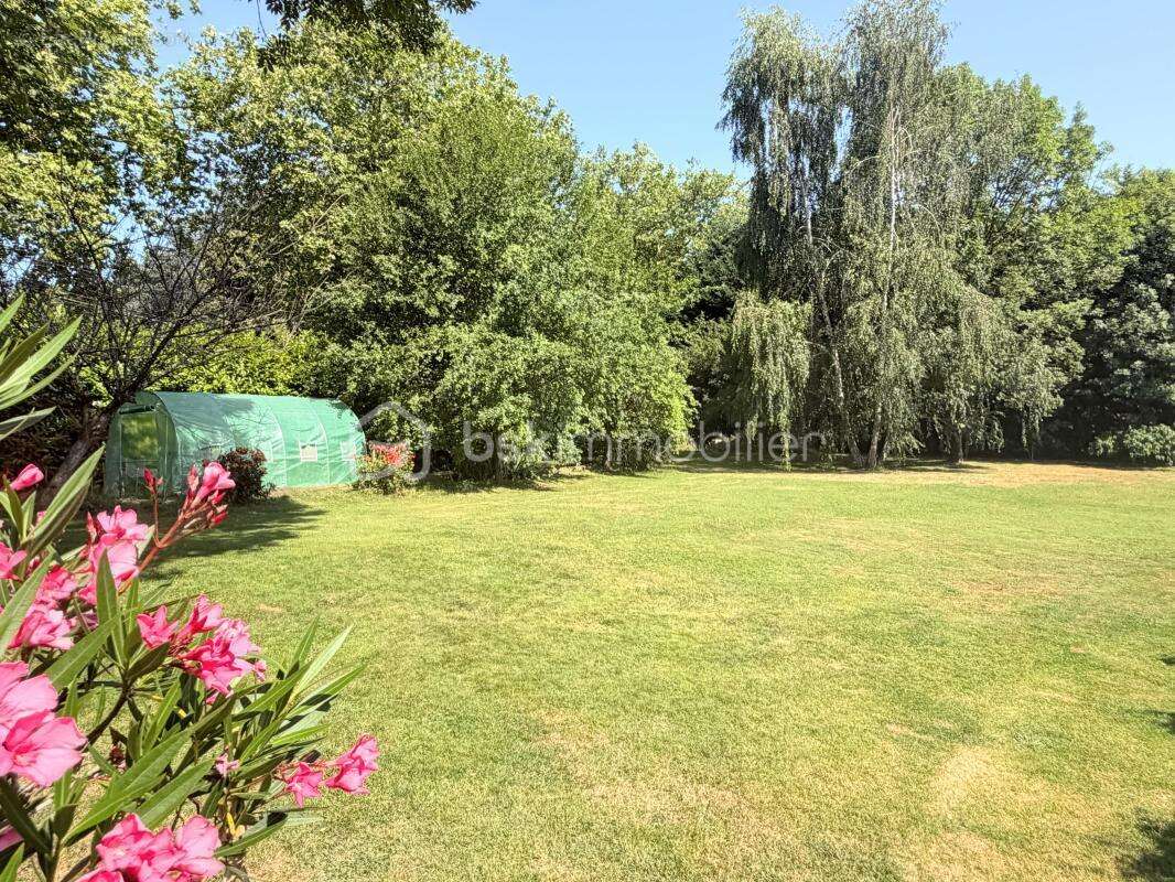 Propriété avec maison de plain-pied et son studio et son beau terrain de 3333 mètres avec piscine de 9X4 à l'abri des regards - photo 10