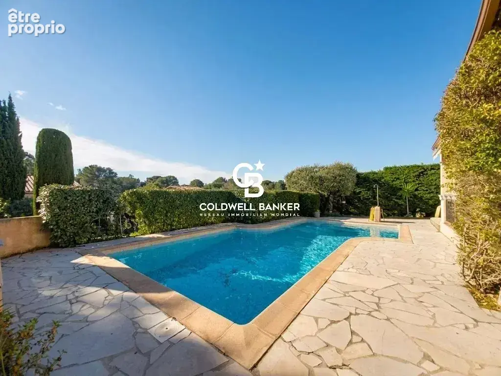 Fréjus — villa  avec piscine dans un quartier résidentiel prisé - photo 2
