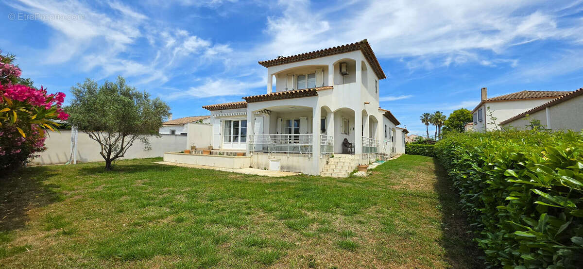 Maison à MAUGUIO