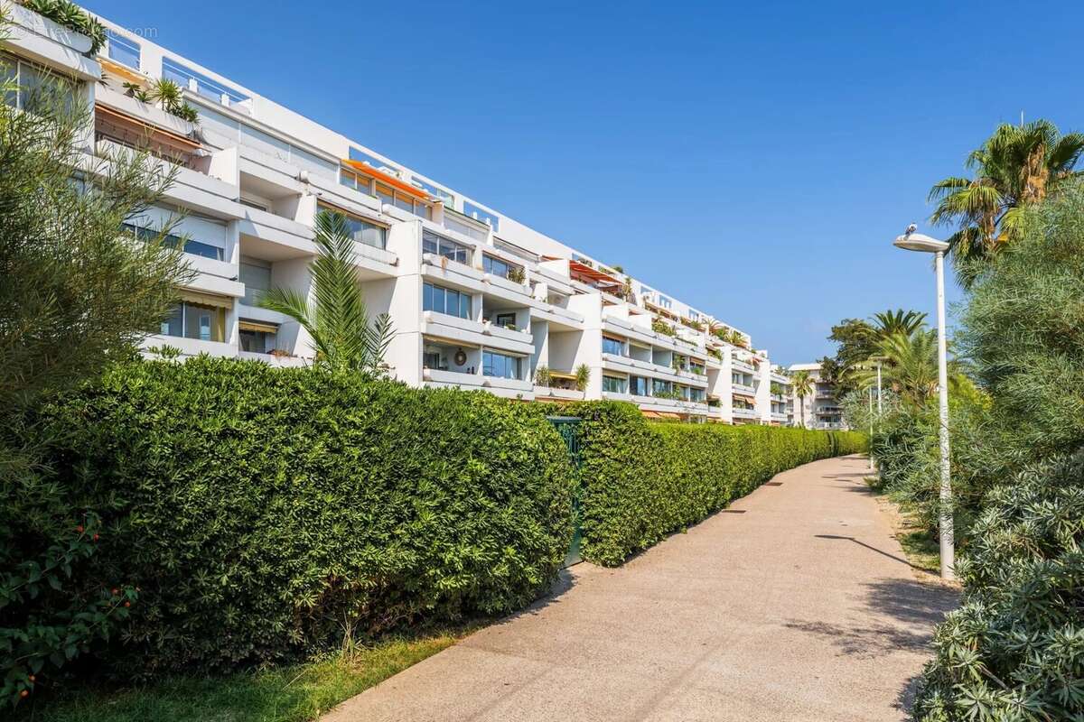 Appartement 2 pièces en Front de mer avec vue mer panoramique  - Saint Laurent du var - photo 12