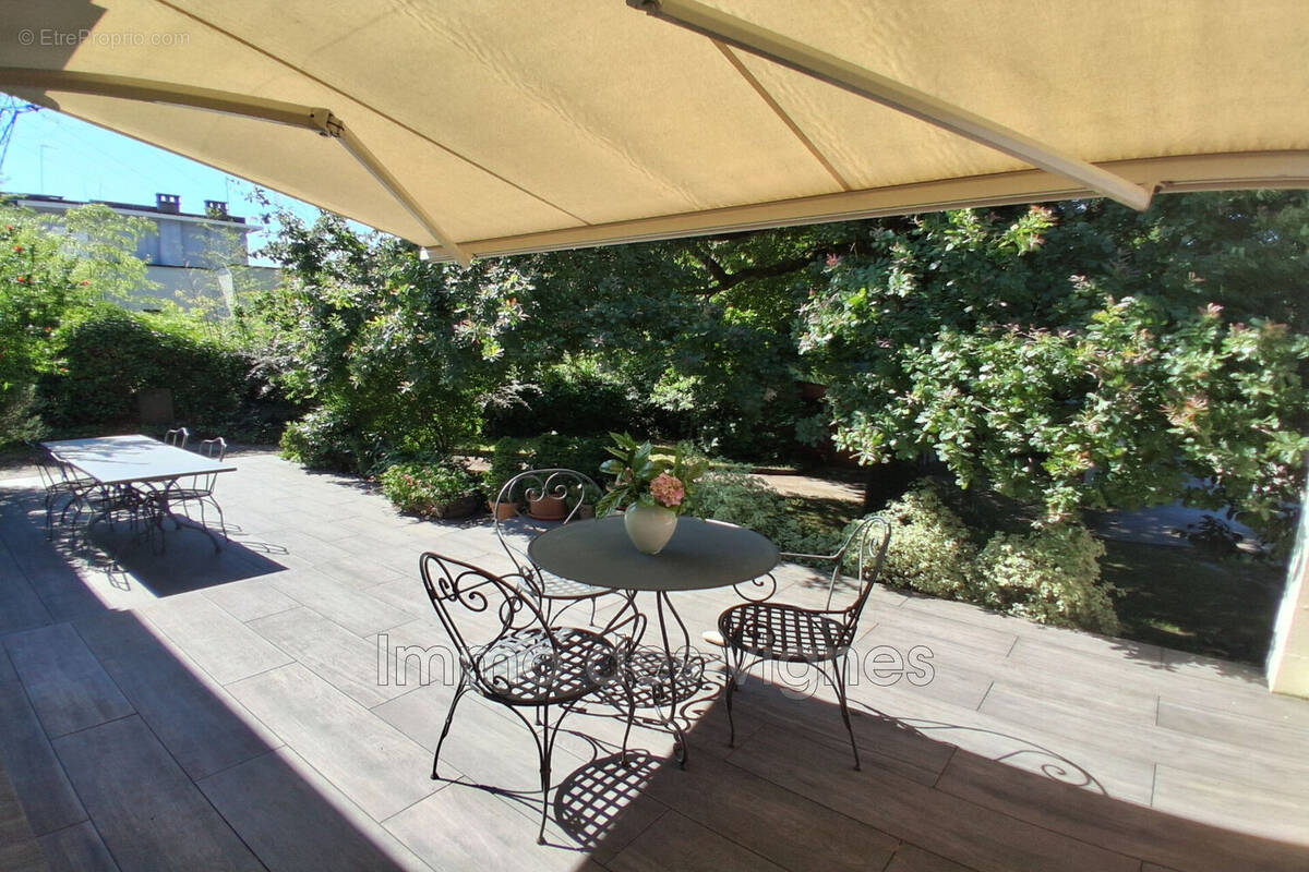 Maison à AMBARES-ET-LAGRAVE