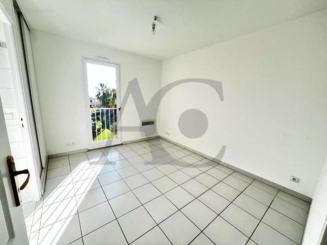 Appartement à VILLENEUVE-LOUBET