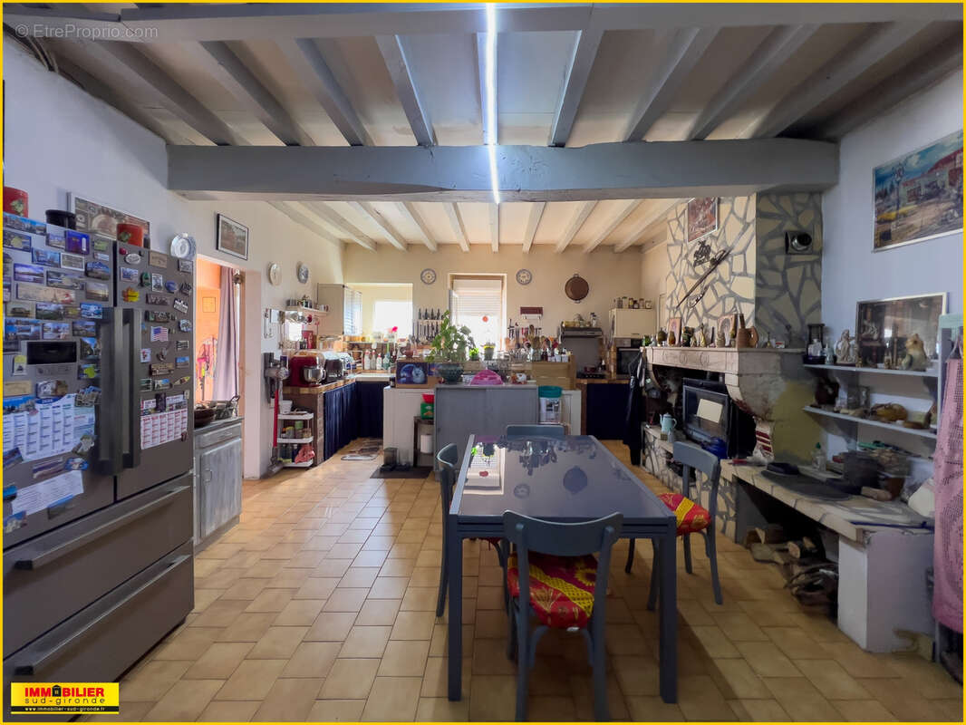 Autre à ILLATS