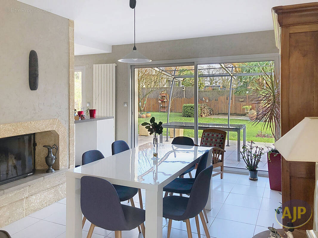 Maison à LA TESSOUALLE